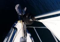 bateau à voile proue de voilier rouleau génois voile